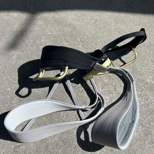 Climbing Harness - women’s medium - black diamond solutions